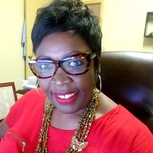 Meet your Posher, Felicia